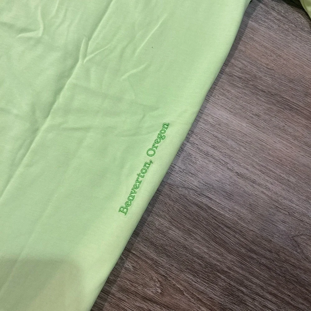 Nike Men's World Tour Liquid Lime T-Shirt DA0937-383 Men's Size Small Never Worn